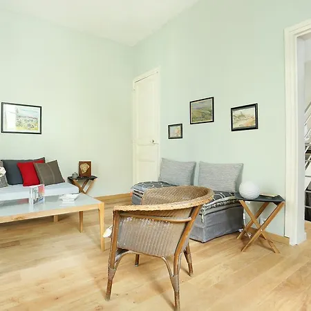 Daire Ecrin, Duplex A Montparnasse